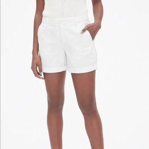 ✨Gap white chino shorts✨